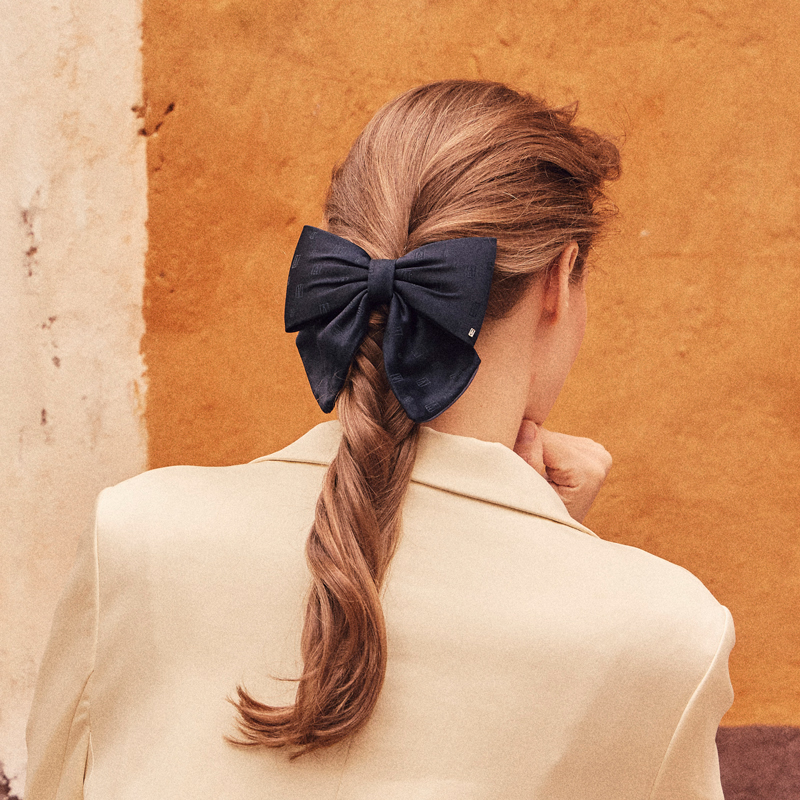 Alexandre de Paris hair accessories : jaw clips, hair barrettes